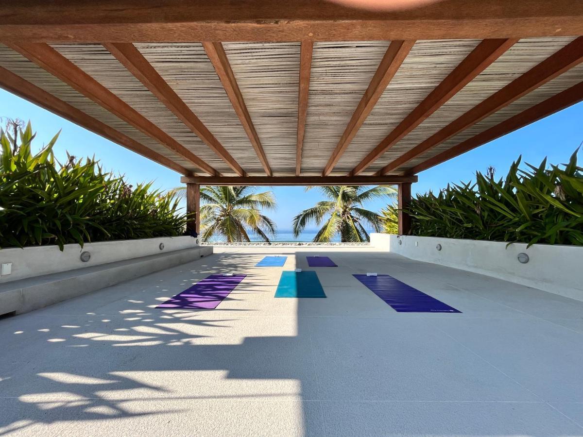 Marea Beachfront Villas Zihuatanejo Exterior photo