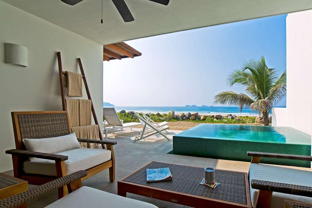 Marea Beachfront Villas Zihuatanejo Room photo