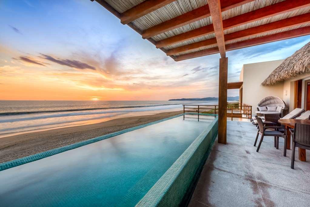 Marea Beachfront Villas Zihuatanejo Room photo