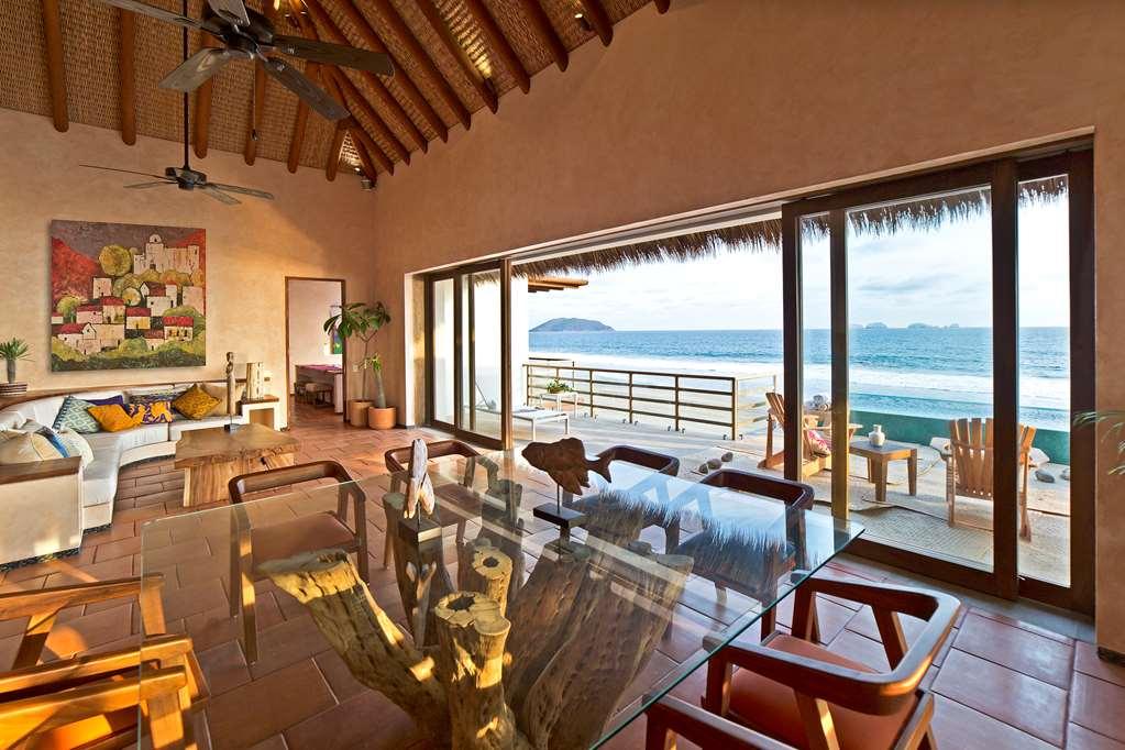 Marea Beachfront Villas Zihuatanejo Room photo