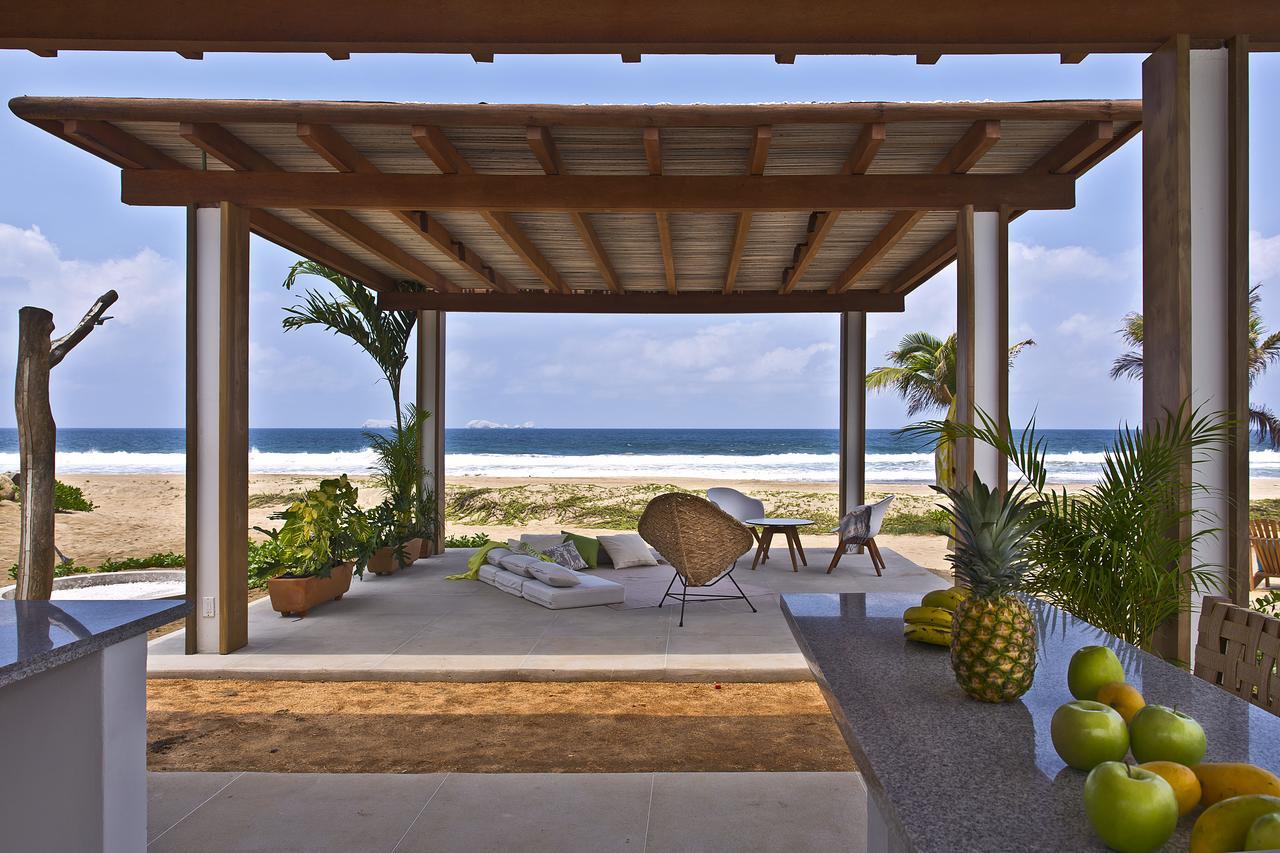 Marea Beachfront Villas Zihuatanejo Exterior photo